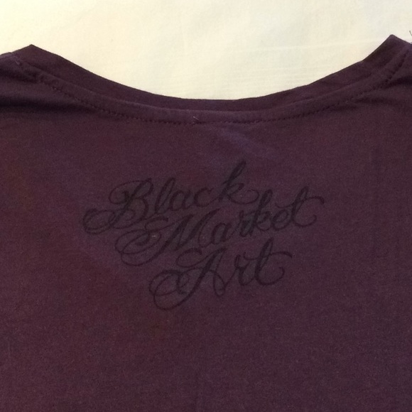 Black Market Art V-Neck Tee with Owl design - Picture 4 of 7